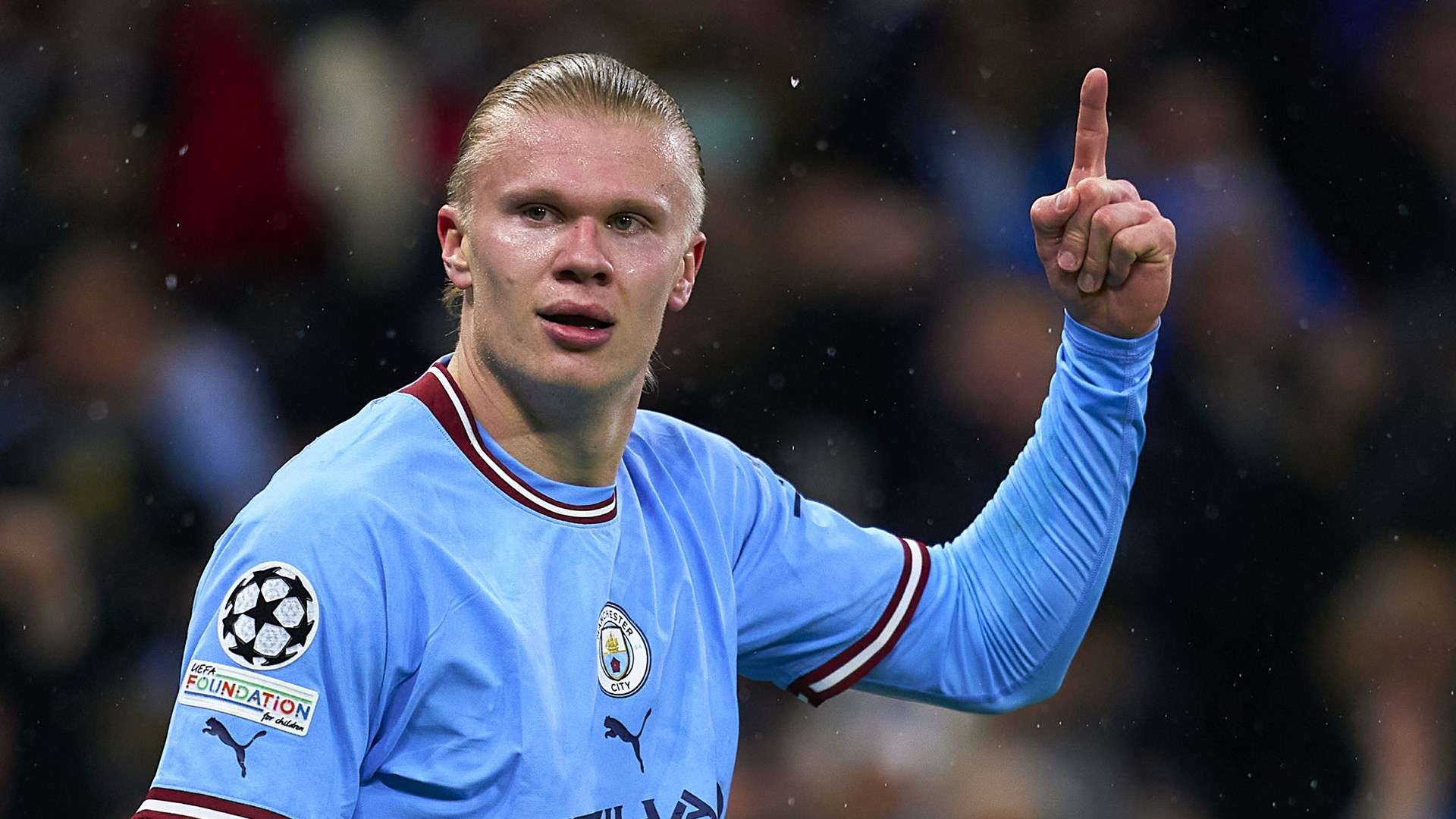 英超风尚：探索英超球队女装设计与时尚潮流